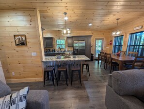 Interior - 3 Master Suites/Game&Theater Rms/Fire Pit/WiFi/Easy Access/View/Pool Access (Sevierville)