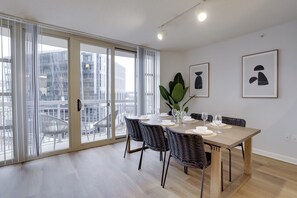 Comfort Apartment, City View | In-room dining - Cozy & Comfortable Condo in Ballston (Arlington)