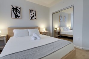 Comfort Apartment, City View | 3 bedrooms, premium bedding, iron/ironing board, free WiFi - Cozy & Comfortable Condo in Ballston (Arlington)