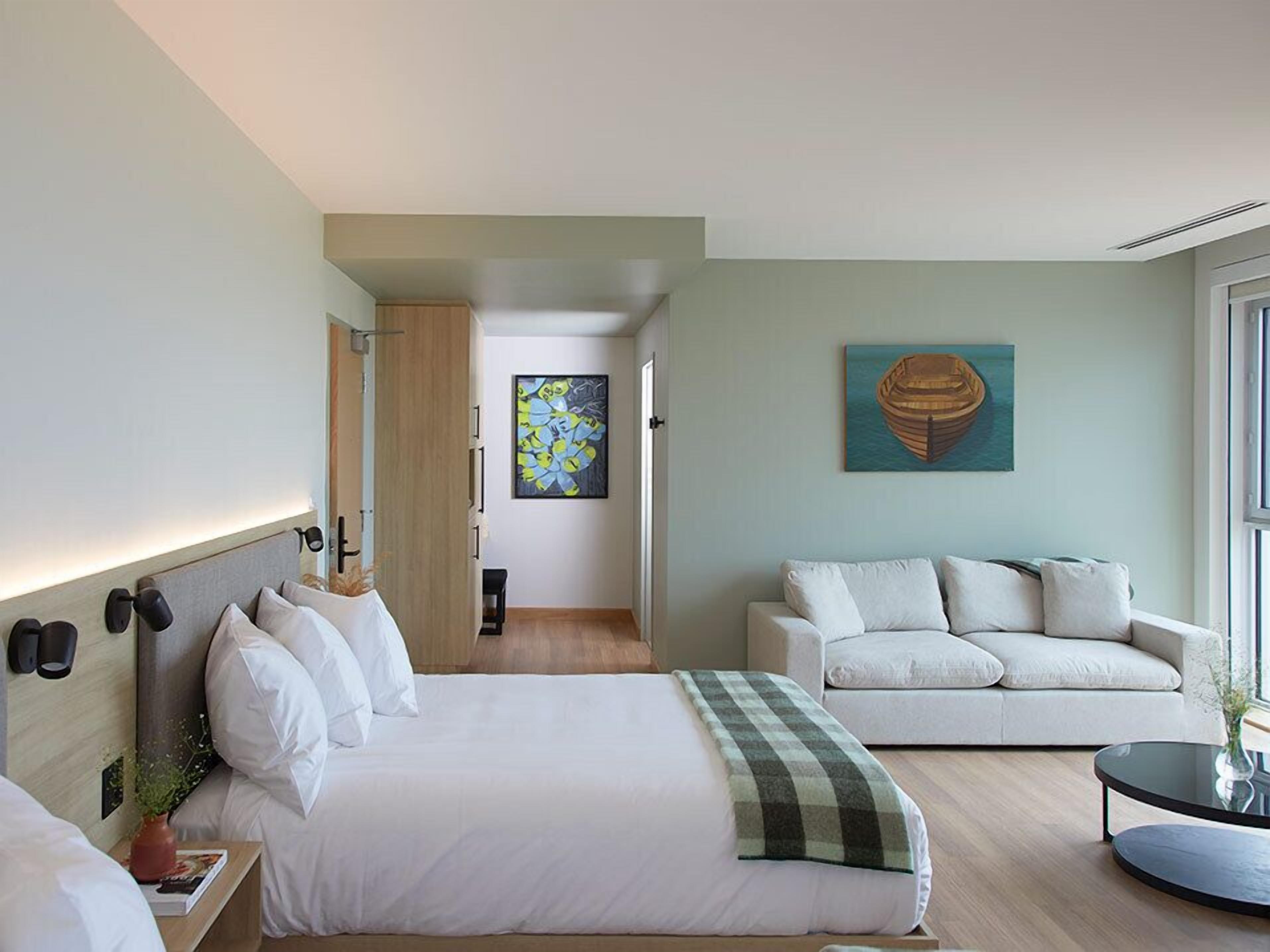 Habitación estándar, 2 camas de matrimonio, vistas a la playa | Caja fuerte, espacio para trabajar con un portátil, cortinas opacas