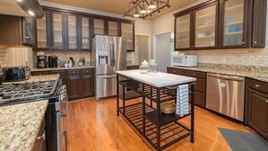 Private kitchen - Luxurious Water Front Home, Main Lake View (Bracey)