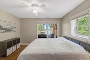 5 bedrooms, desk, iron/ironing board, travel crib