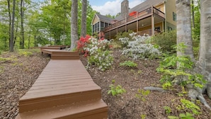 Property grounds - Luxurious Water Front Home, Main Lake View (Bracey)