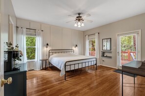 5 Schlafzimmer, Schreibtisch, Bügeleisen/Bügelbrett, Reisekinderbett
