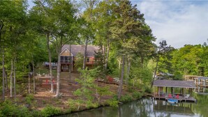 Property grounds - Luxurious Water Front Home, Main Lake View (Bracey)