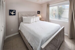 3 makuuhuonetta, silitysrauta/-lauta, ilmainen Wi-Fi, vuodevaatteet