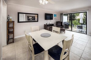 Dining - South Bay 16 Destin Pet Friendly! (Destin)
