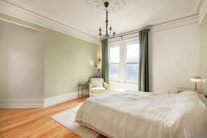 2 bedrooms, iron/ironing board, travel cot, free WiFi