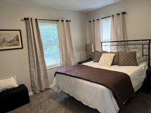 5 habitaciones, tabla de planchar con plancha, wifi y ropa de cama