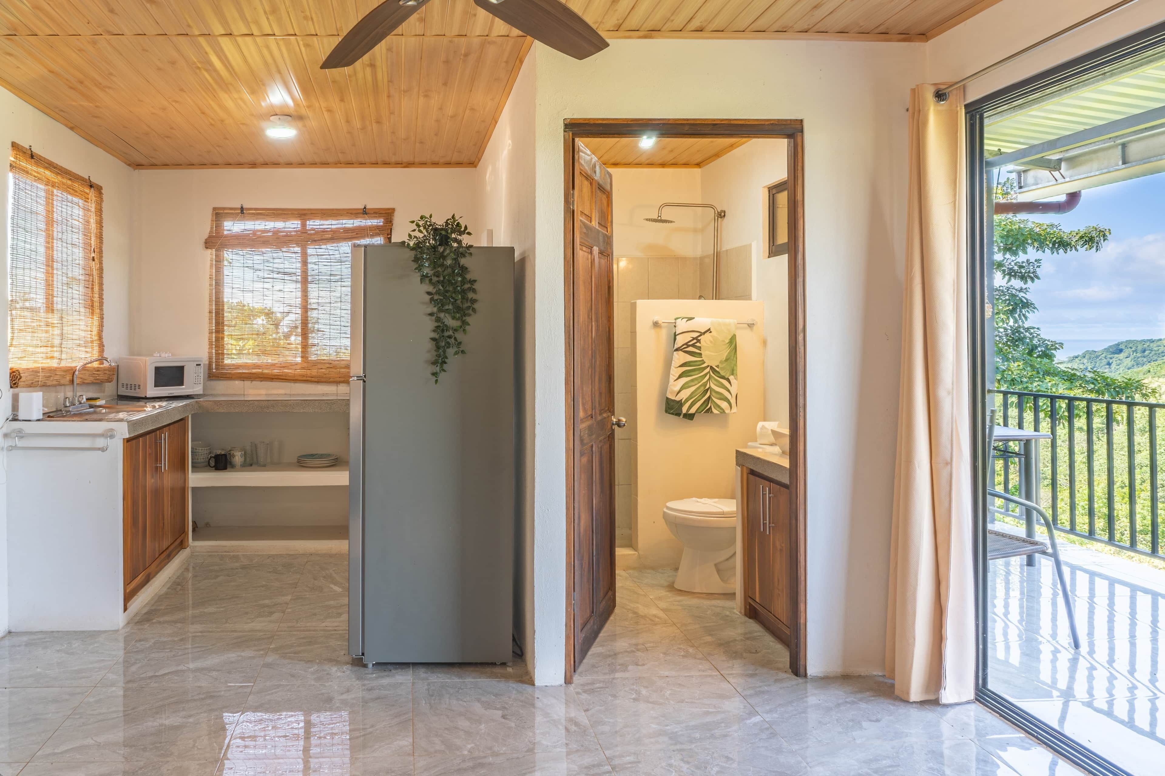 ثلاجة، ميكروويف، فرن، موقد طهي مسطح