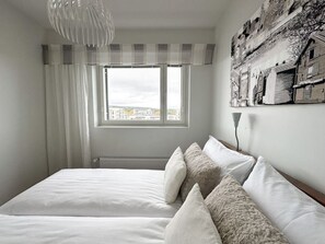 Iron/ironing board, free WiFi, bed sheets