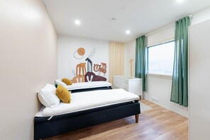 3 bedrooms, desk, iron/ironing board, free WiFi