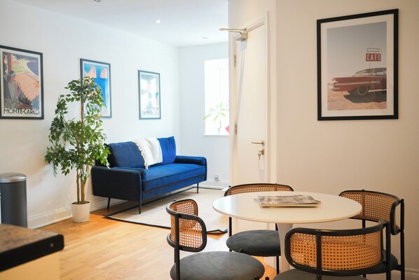 Apartment | Living area - Fun Energetic Oasis in Islington - Sleeps6 (London)
