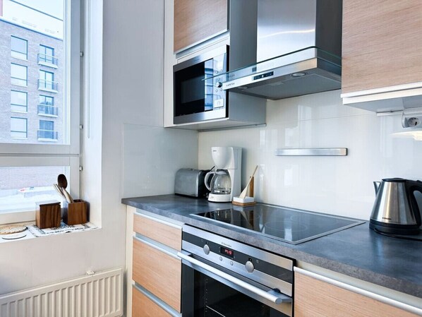 冰箱、微波炉、烤箱、炉灶