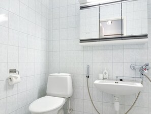 Sèche-cheveux, serviettes fournies