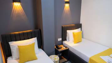 Standard tvåbäddsrum - utsikt mot staden | Sängtillbehör av högsta kvalitet, gratis wi-fi och sängkläder