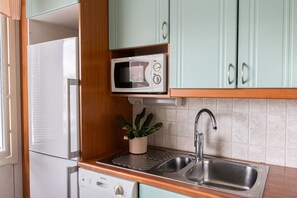Microwave, oven, stovetop, dishwasher - Cozy city apartment by BookLapland (Rovaniemi)