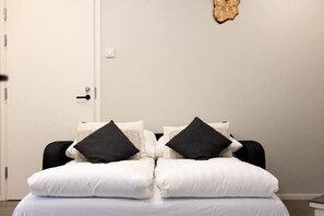 3 bedrooms, free WiFi, bed sheets