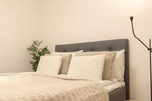 3 室のベッドルーム、デスク、WiFi (無料)、ベッドシーツ