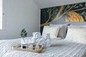 4 bedrooms, desk, free WiFi, bed sheets