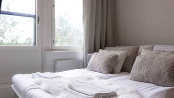 1 bedroom, desk, free WiFi, bed sheets