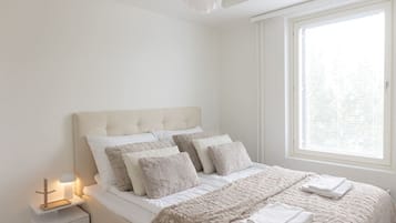 1 bedroom, desk, free WiFi, bed sheets