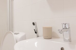 Hårtørrer, håndklæder