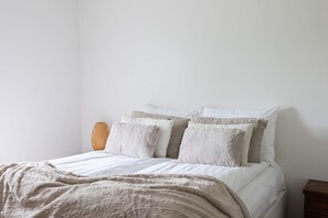 2 多间卧室、办公桌、免费 WiFi、床单