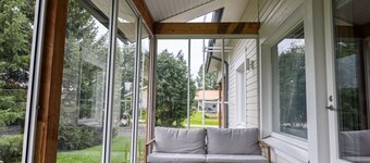 Cozy Aurora Chalet with Sauna