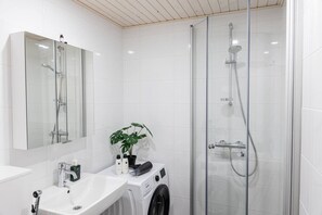 SĂšche-cheveux, serviettes fournies