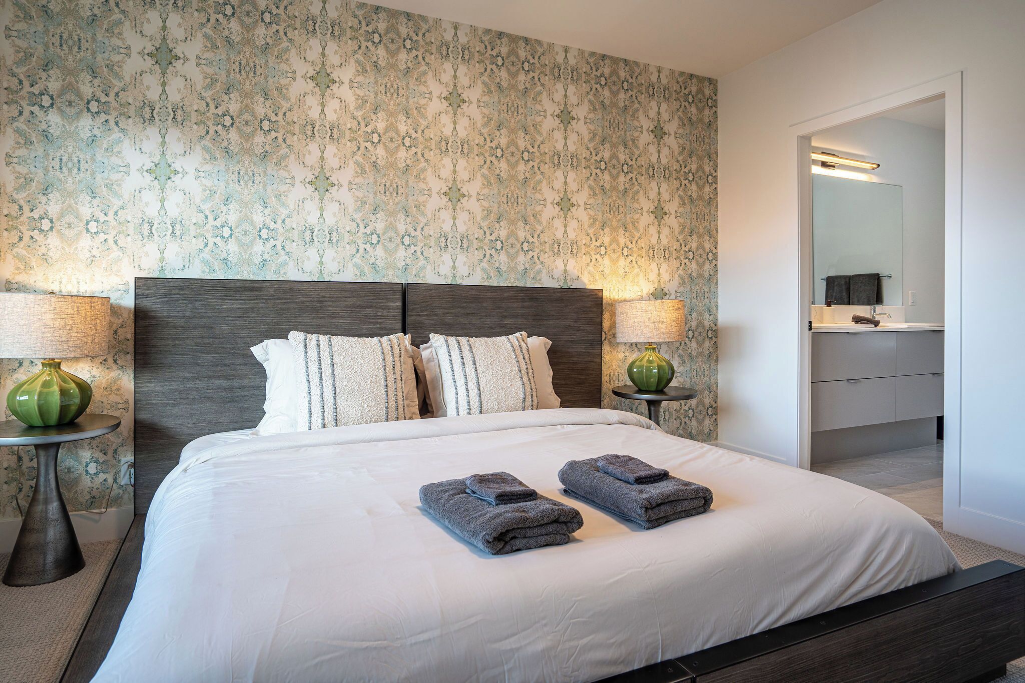 Condo | 4 bedrooms, free WiFi, bed sheets
