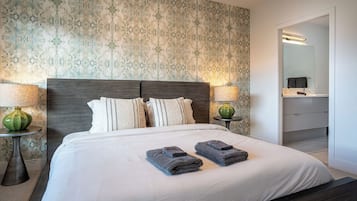 Condo | 4 bedrooms, free WiFi, bed sheets