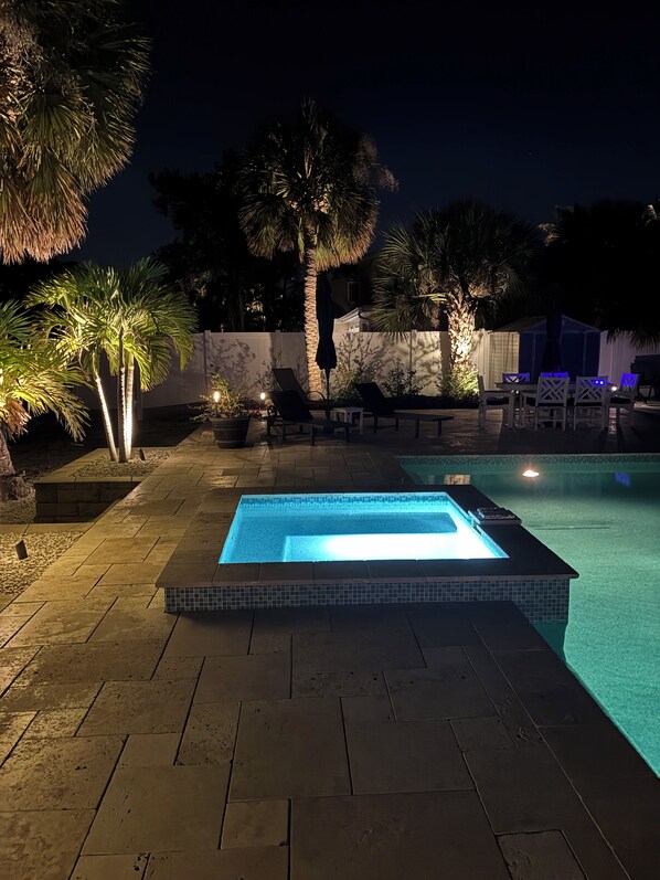Outdoor pool, a heated pool - Stroll to the Sea, Steps to the Village!
Boat Docking, Kayaks, Heated Pool & Spa (sarasota)