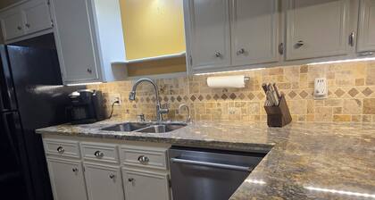 Two-bedroom townhome in a quiet neighborhood with private parking and Wi-Fi.