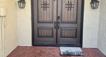 Clean 2-bd townhome in quiet neighborhood close to all that B/CS offers.