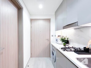 Fridge, microwave, toaster - Comfortable & Cozy Studio in Azizi Riviera (Dubai)