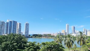 A cityscape with high-rise buildings and a lake surrounded by greenery. - Apartment on the 4th floor with beautiful views by Parceros Group (Cartagena)
