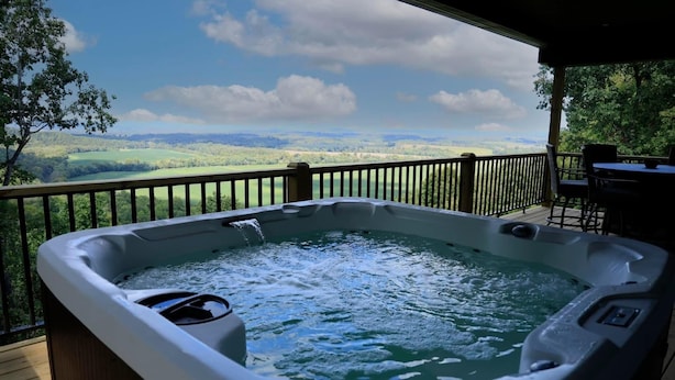 A hot tub on a deck with a scenic view of a valley. - Stunning view! Hot Tub, Privacy & Relaxation (Raywick)