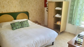 1 habitación, tabla de planchar con plancha, wifi y ropa de cama