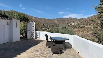 House | Outdoor dining