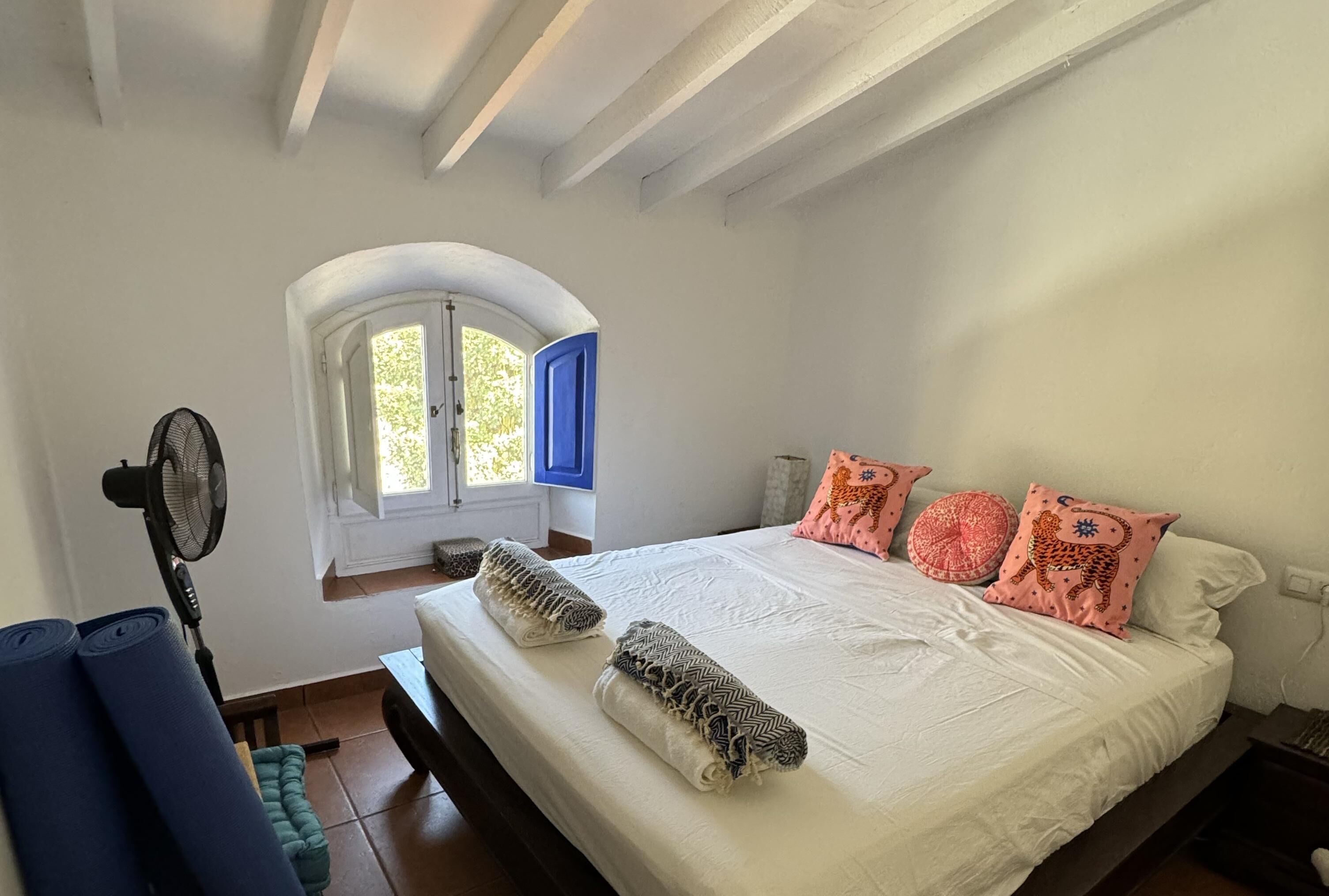 5 عدّة غرف نوم وواي فاي مجانًا وملاءات أسرّة