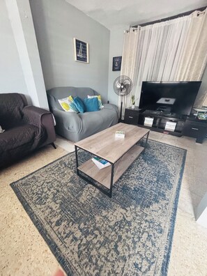 Smart TV, books - Casa Sol / New Remodeled Kitchen /AC in Bedrooms (Luquillo)