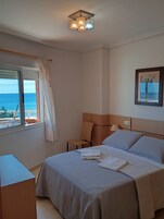 2 bedrooms, iron/ironing board, free WiFi