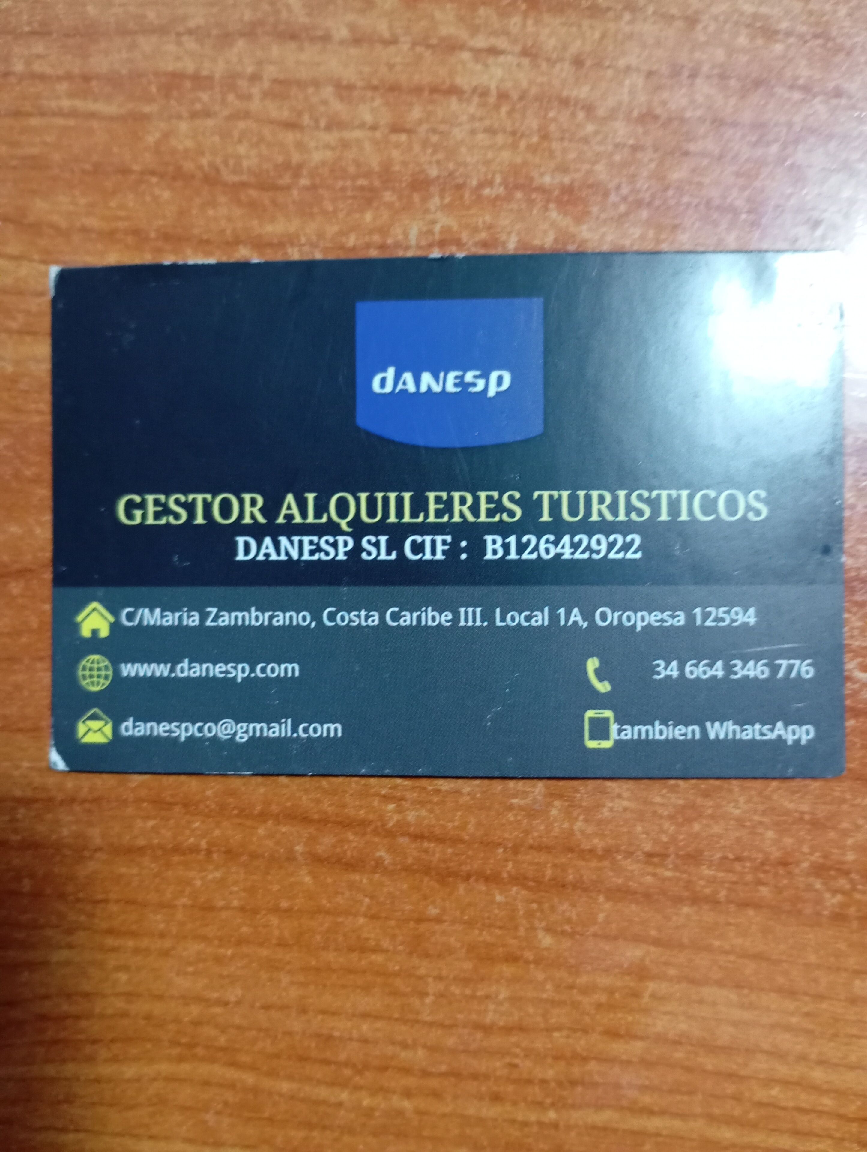 Tarjeta de presentación de Danesp, gestor turístico en Costa Rica.