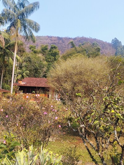 Cozy chalet in Lumiar to enjoy nature in the middle of the Atlantic Forest.