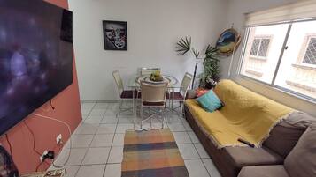 Apartamento | Área de estar | TV