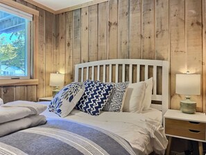 4 bedrooms, iron/ironing board, free WiFi, bed sheets - Alpine Chalet, Fireplace, Pool, Gym, At Pico. (Killington)