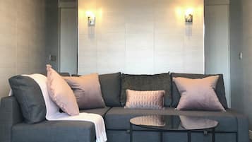 เคบิน | บริเวณนั่งเล่น | ทีวี