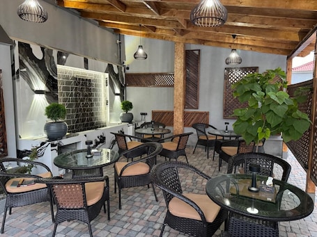 Outdoor dining. Luxe Plaza Hotel near EVN Zvartnots airport