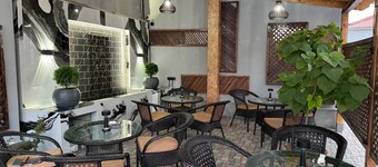 Luxe Plaza Hotel near EVN Zvartnots airport